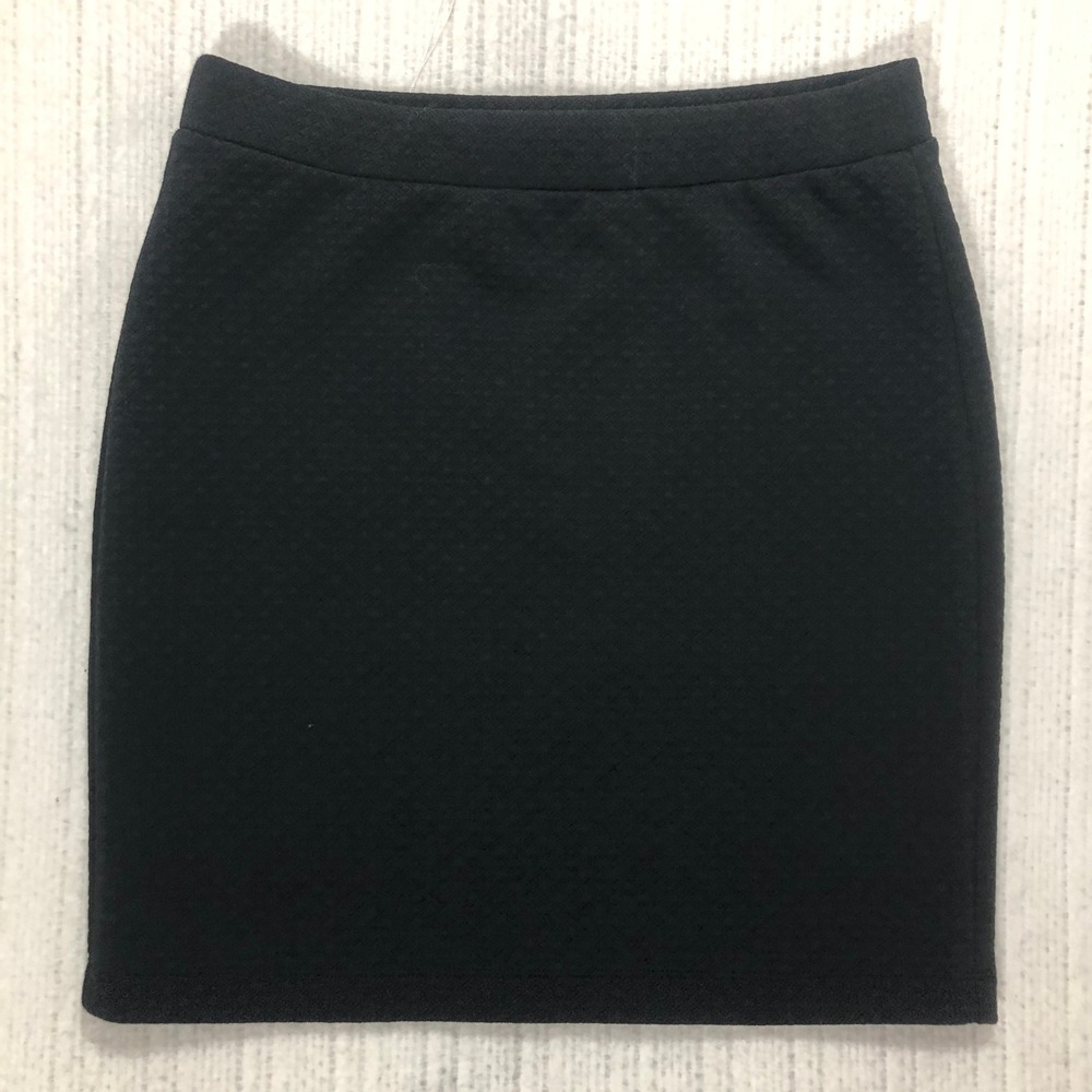 LOFT Black Textured Knit Mini Skirt Size M Pencil Stretch Pull On Professional